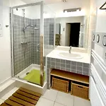 펜션 Mazet Climatise Vue I Piscine I Parking I Wifi I Linge Et Menage Inclus *