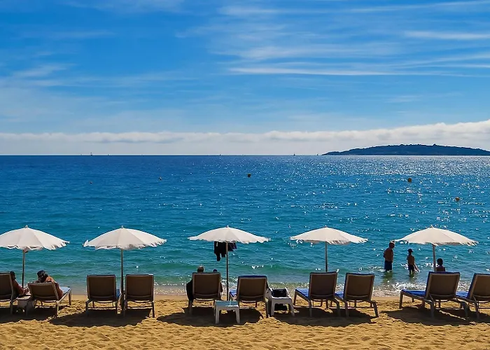 Mazet Climatisé Vue I Piscine I Parking I Wifi I Linge Et Menage Inclus *